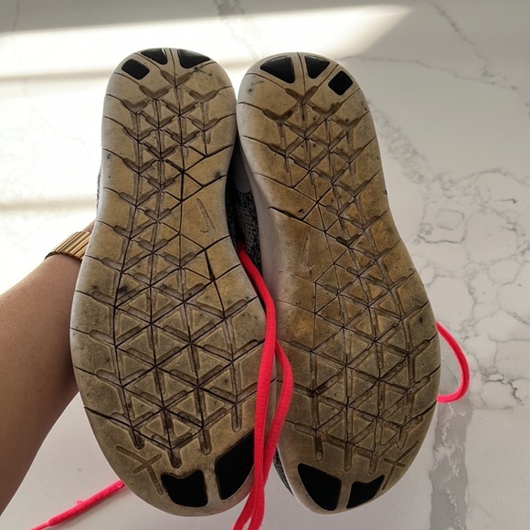 Nike - Picture 3 of 4